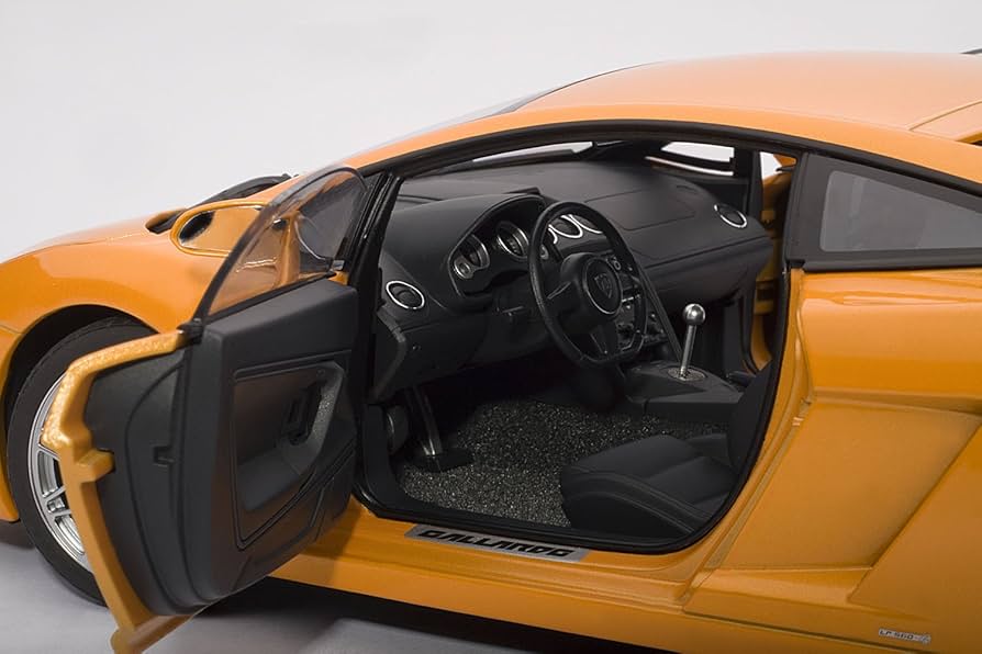 美品AUTOart オートアート1/18 ランボルギーニガヤルド LP560-4 Amazon | オートアート (AUTOart) 1/18 ランボルギーニ ウルス